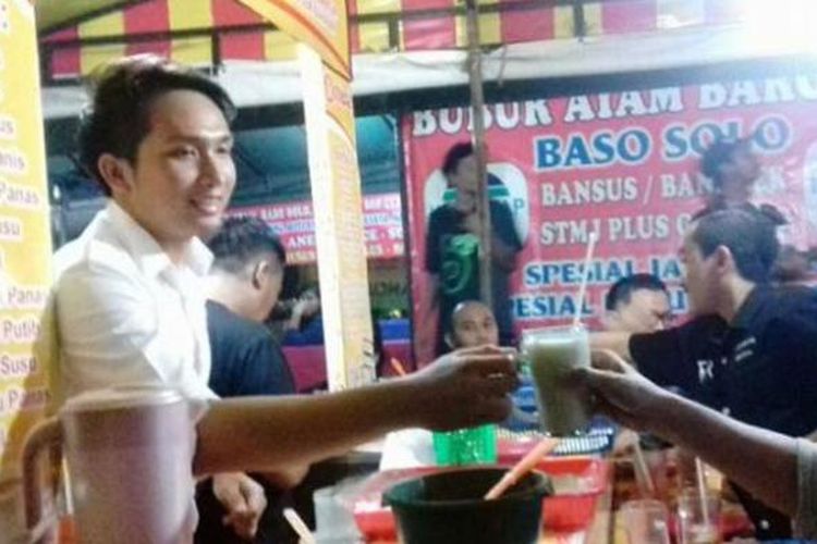 Warung Bandrek Air Mancur berlokasi di Jalan Ahmad Yani, Kecamatan Bogor Tengah, Kota Bogor, Jawa Barat.
