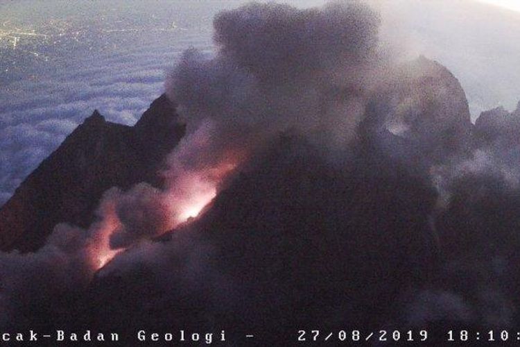 Awan panas guguran Gunung Merapi terjadi pada tanggal 27 Agustus 2019 pukul 18:09 WIB. Awan panas guguran tercatat di seismogram dengan amplitudo max. 70 mm dan durasi ±198.90 detik. Jarak luncur 2.000 m ke arah hulu kali Gendol. 



