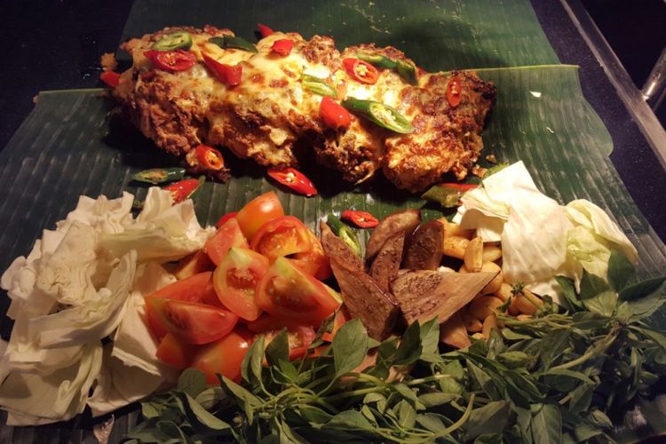 Ayam geprek di Restoran RASA, AYANA Midplaza Jakarta.