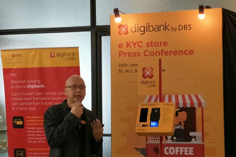 Peluncuran Know Your Customer (KYC) oleh Head of Digital Banking Bank DBS Indonesia Leonardo Koesmanto di gerai kopi St. Ali, Jakarta, Rabu (24/1/2018).