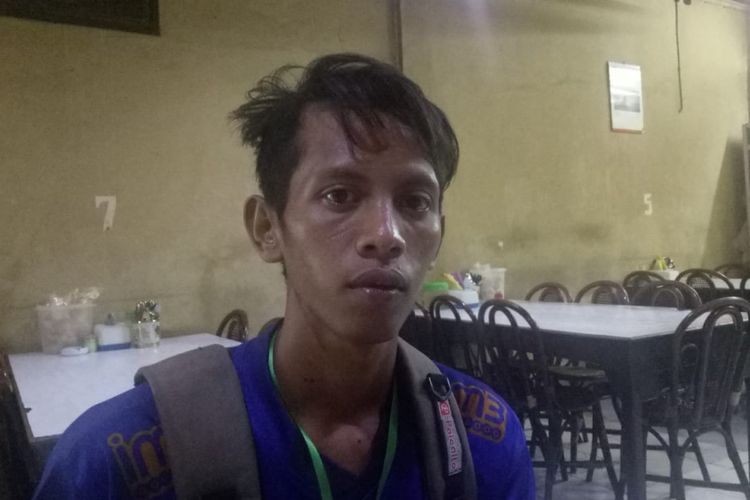 Bowo Kiswantoro (23), salah satu ABK kapal yang berhasil selamat dalam ledakan kapal jukung di sungai Musi Palembang, Sumatera Selatan, Kamis (20/12/2018).