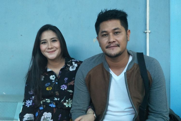 Puadin Redi dan Ryana Dea dalam wawancara usai menjadi bintang tamu program bincang-bincang di Studio TransTV, Mampang, Jakarta Selatan, Jumat (10/11/2017) sore.