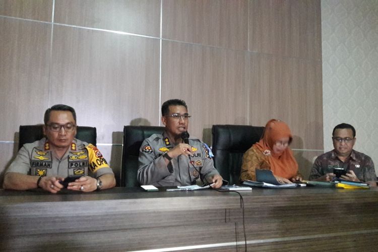 Konferensi pers terkait pungutan liar pemulangan jenazah korban tsunami di Polda Banten, Sabtu (29/12/2018). Tiga orang ditetapkan sebagai tersangka, satu orang merupakan ASN. 