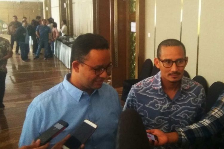 Gubernur-wakil gubernur terpilih DKI Jakarta Anies Baswedan-Sandiaga Uno, di Hotel Ambhara, Jakarta Selatan, Senin (12/6/2017).