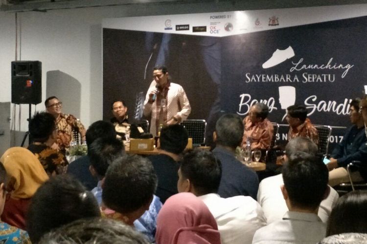 Wakil Gubernur DKI Jakarta Sandiaga Uno membuka Sayembara Sepatu Bang Sandi di Jakarta Creative Hub, Jumat (3/11/2017). 