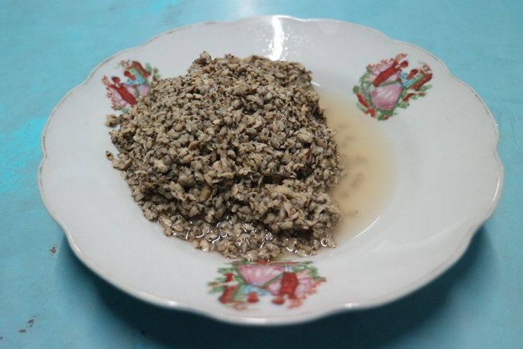 Kupang yang telah direbus di Warung Lontong Kupang Bu Ning di bilangan Pasar Keraton, Pasuruan, Jawa Timur, Selasa (5/6/2018). Kupang merupakan salah satu hewan laut yang biasa diolah menjadi makanan khas Pasuruan seperti lontong kupang.