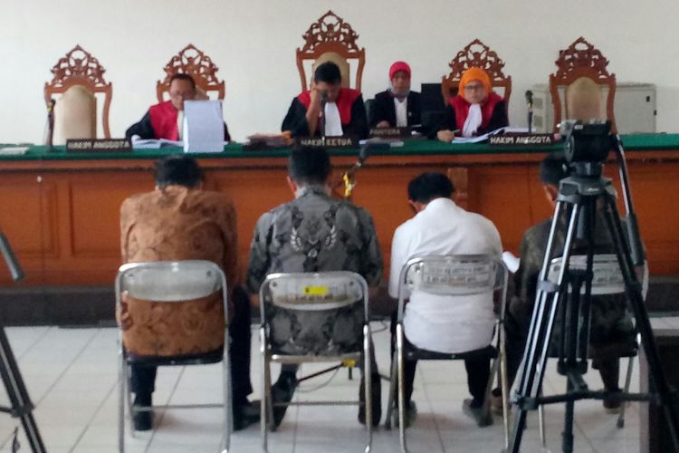 Empat orang dari pengembang Meikarta yakni Bily Sindoro, Taryudi, Firman Fitradjaja dan Henry Jasmen didakwa dalam tiga pasal. Empat orang itu didakwa di Pengadilan Tipikor Bandung, Kota Bandung Jawa Barat.