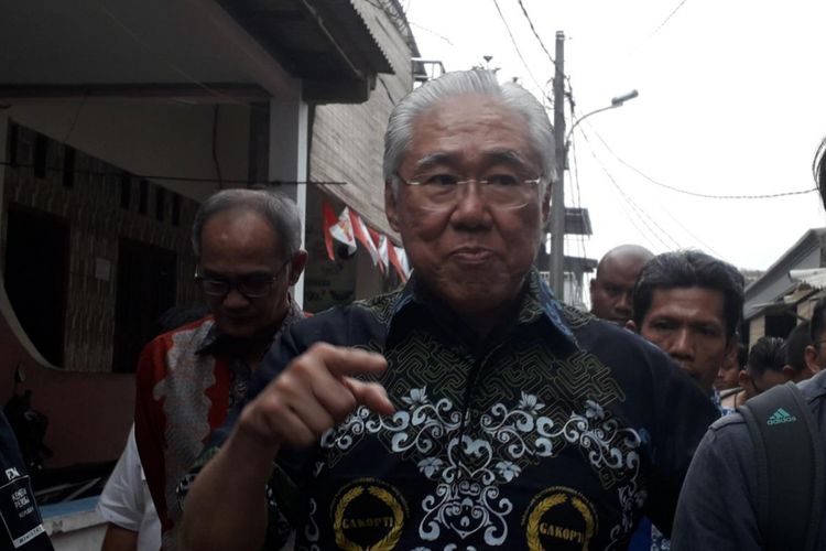 Menteri Perdagangan Enggartiasto Lukita saat mengunjungi pabrik tahu dan tempe rumahan warga Semanan, Kalideres, Jakarta Barat pada Rabu (19/9/2018).