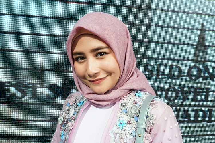 Artis peran Prilly Latuconsina dalam jumpa pers web series Negeri 5 Menara di kawasan Gatot Subroto, Jakarta Selatan, Kamis (2/5/2019).