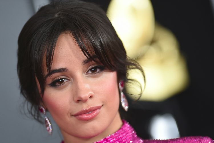Penyanyi Camila Cabello menghadiri Grammy Awards 2019 di Los Angeles, California, pada 10 Februari 2019. Ia akan membintangi film Cinderella, yang merupakan ide pembawa acara James Corden. 