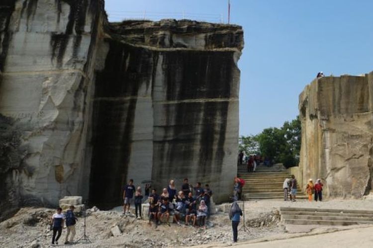 Dicanangkannya Taman Tebing Breksi sebagai cagar budaya tak lepas dari kondisi geologisnya. Batu kapur breksi di tebing ini rupanya merupakan endapan abu vulkanik dari Gunung Api Purba Nglanggeran.