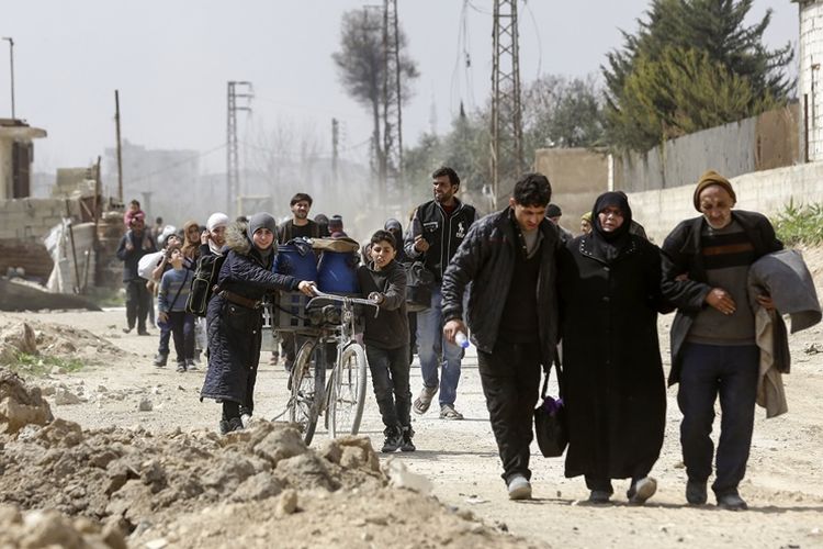  Ribuan warga Suriah melakukan eksodus massal pada Kamis (15/3/2018). (AFP/Louai Beshara)