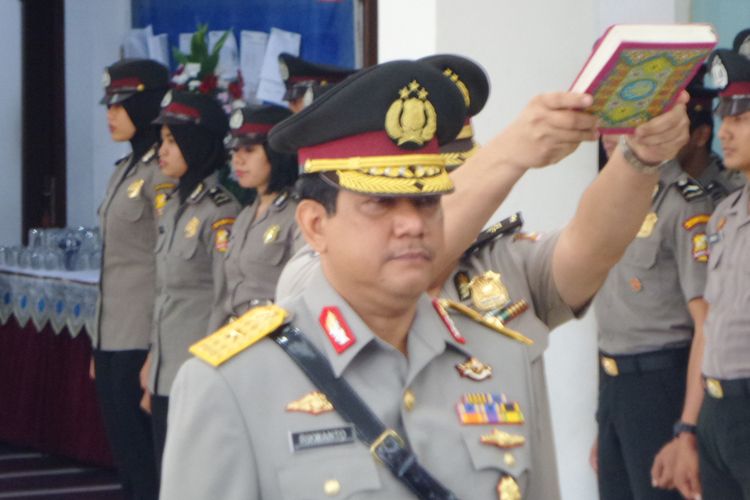 Brigjen Pol Rikwanto saat mengikuti serah terima jabatan sebagai Kepala Biro Multimedia Divisi Humas Polri di Gedung Divisi Humas Polri, Jakarta, Jumat (24/11/2017).