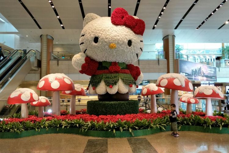 Hello Kitty raksasa di Terminal 2 Bandara Changi.