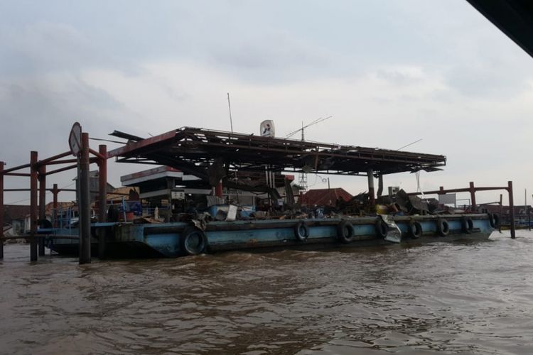 SPBB terapung di Sungai Musi yang merupakan lokasi ledakan kapal jukung menyebabkan tujuh warga alami luka bakar, Kamis (20/12/2018).