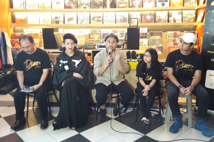 Tim produksi Dian, the Musical Road to a Musical Film