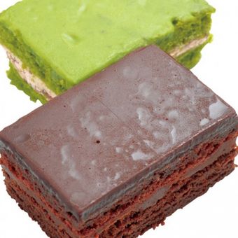 “F-Chocolat”, di depan adalah plain dan yang belakang adalah matcha yang dijual secara terbatas waktu
