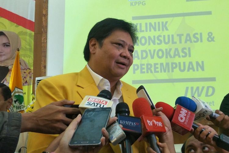 Ketua Umum Partai Golkar Airlangga Hartarto saat ditemui di kantor DPP Partai Golkar, Slipi, Jakarta Barat, Minggu (18/3/2018).