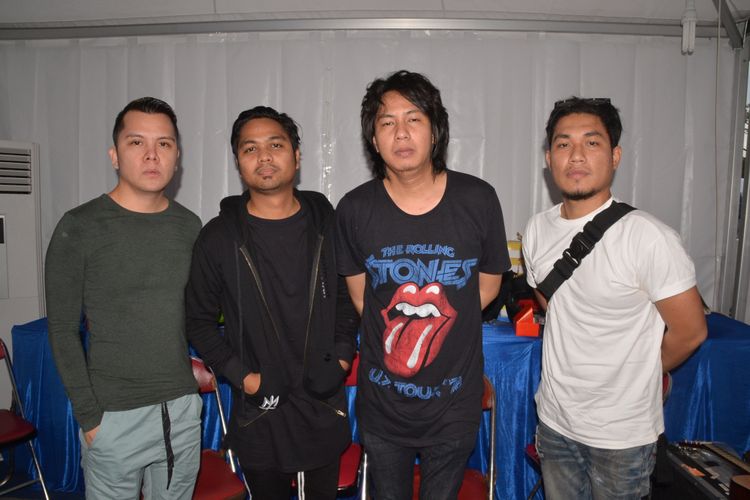 Band Armada saat dijumpai sebelum mengisi acara Gempita SCTV 2018 di Pantai Carnaval Ancol, Jakarta Utara, Minggu (31/12/2017).