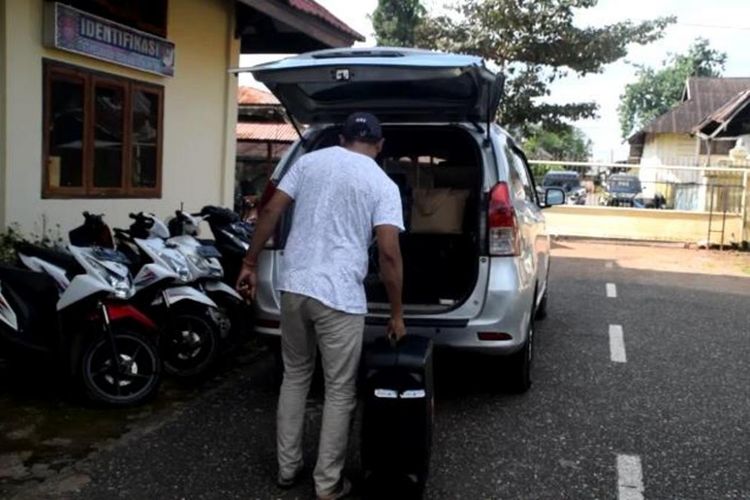 KPK memeriksa 9 orang saksi terkait dugaan suap Bupati Buton Selatan, Agus Feisal Hidayat yang ditangkap KPK beberapa waktu lalu. Pemeriksaan sembilan orang saksi berlangsung dua hari di Gedung Satuan Reskrim Polres Baubau. 