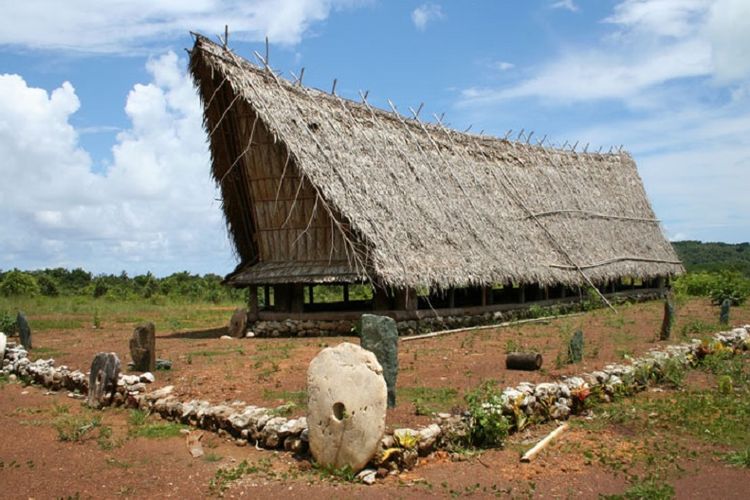 Uang Rai yang digunakan masyarakat Pulau yap berabad lalu. Sistem uang ini mirip bitcoin. 