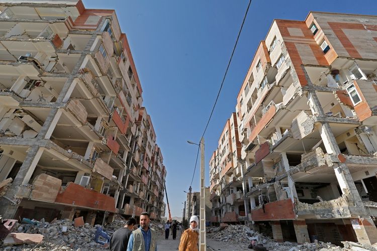Gedung-gedung yang rusak akibat gempa yang terjadi di perbatasan Iran-Irak, November 2017 lalu. Serangkaian gempa kembali terjadi hingga enam kali pada Kamis (11/1/2018).