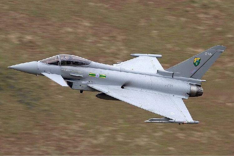 Sebuah Eurofighter Typhoon milik AU Inggris.