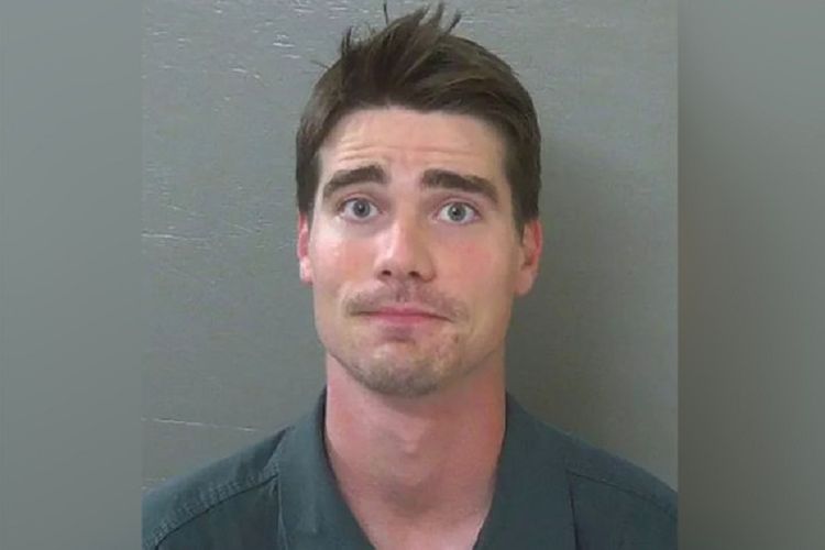 Cory Hinsch, pria asal Florida yang menyerahkan diri setelah mengunduh gambar porno anak-anak.