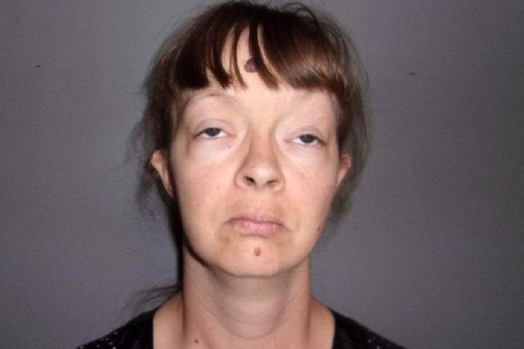 Mary Elizabeth Moore. Ibu di Oklahoma, Amerika Serikat (AS), yang ditangkap setelah memaksa dua anaknya makan kotoran anjing.