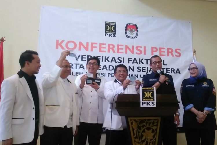 Partai Keadilan Sejahtera (PKS) dinyatakan lolos verifikasi faktual tingkat pusat (DPP), dalam verifikasi faktual yang dilakukan oleh Komisi Pemilihan Umum RI (KPU), Jakarta, Senin (29/1/2018).