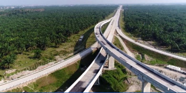 Sebagian ruas Jalan Tol Medan-Kualanamu-Tebing Tinggi (MKTT) yang tengah dikerjakan.