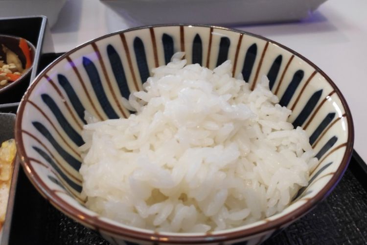 Nasi Jepang terasa pulen dan lengket.