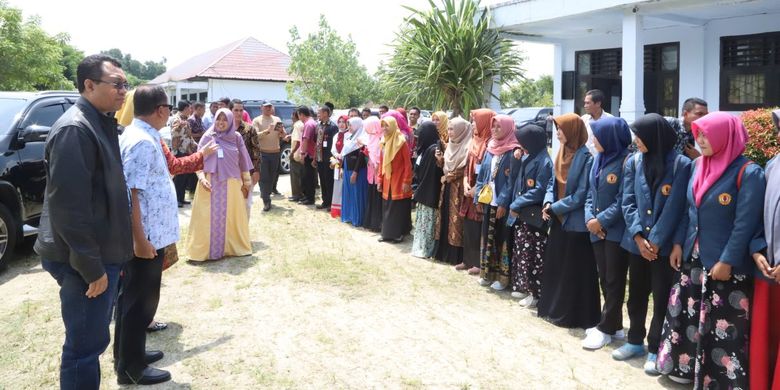 Menristekdikti saat meninjau Vokasi Bima Universitas Mataram, Senin (15/4/2019).
