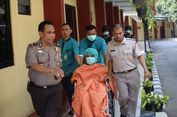 Dilarikan ke IGD, Pasien RS Polri Berselimut Oranye dan Bermasker Dikawal Petugas Bersenjata