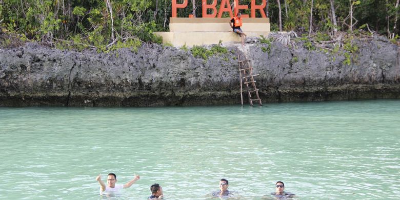 Pulau Baer disebut-sebut sebagai Raja Ampat-nya Kota Tual di Maluku. Foto diambil Sabtu (4/8/2018).