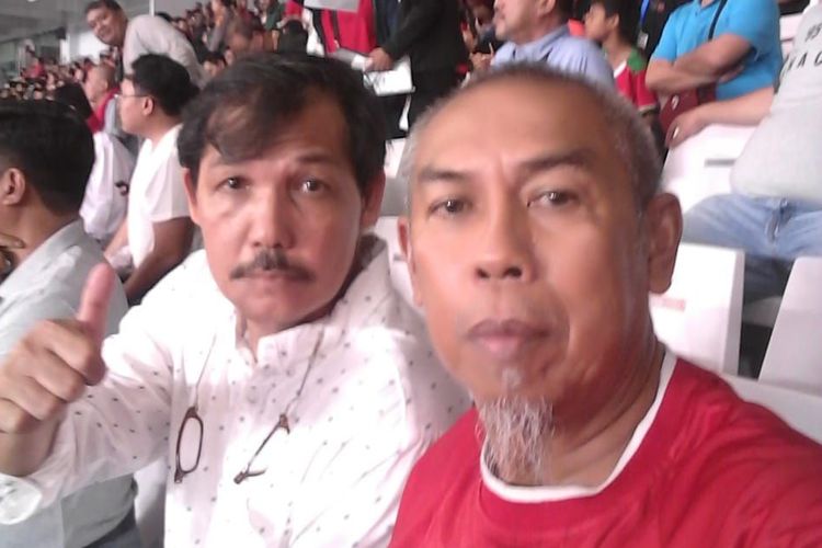 Mantan pemain Persija dan Timnas Indonesia, Dede Sulaeman, saat menyaksikan Garuda bermain lawan Malaysia di Stadion Gelora Bung Karno, Jakarta, pada ajang Kualifikasi Piala Dunia 2022 Zona Asia, Kamis (5/9/2019).