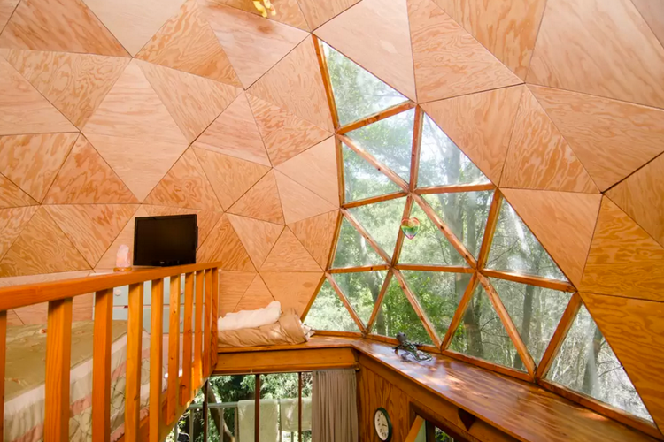 Rumah penyewaan Airbnb populer di dekat San  Fransisco, Amerika Serikat. 