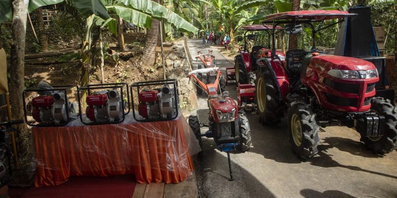 Bantuan alat tanam jagung (corn planter) dorong dan corn planter implement yang disalurkan Direktorat Jenderal Prasarana dan Sarana Pertanian (PSP) Kementerian Pertanian (Kementan) menjadi salah satu faktor suksesnya petani jagung di Indonesia.