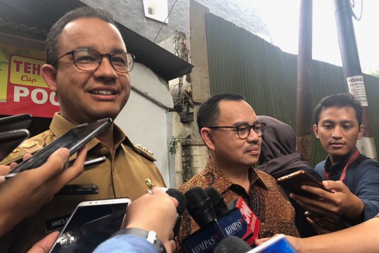 Gubernur DKI Jakarta Anies Baswedan dan calon gubernur Jawa Tengah Sudirman Said makan siang bersama di kawasan Menteng, Selasa (26/6/2018). 