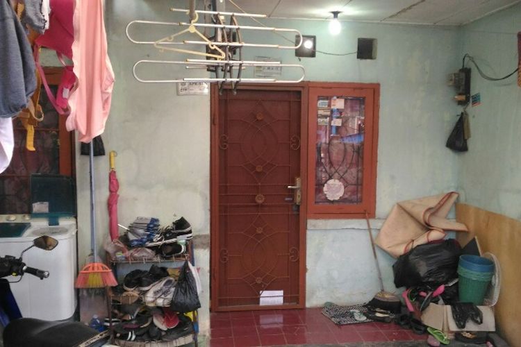 Kondisi rumah Emah (40), yang jadi korban pembunuhan di Perumahan Taman Kota Permai 2, Priuk, Tangerang, Selasa (13/2/2018).