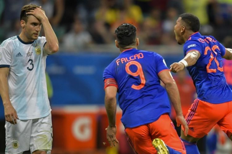 Roger Martinez merayakan golnya pada pertandingan Argentina vs Kolombia dalam ajang Copa America 2019 di Fonte Nova Arena, Salvador, 15 Juni 2019. 