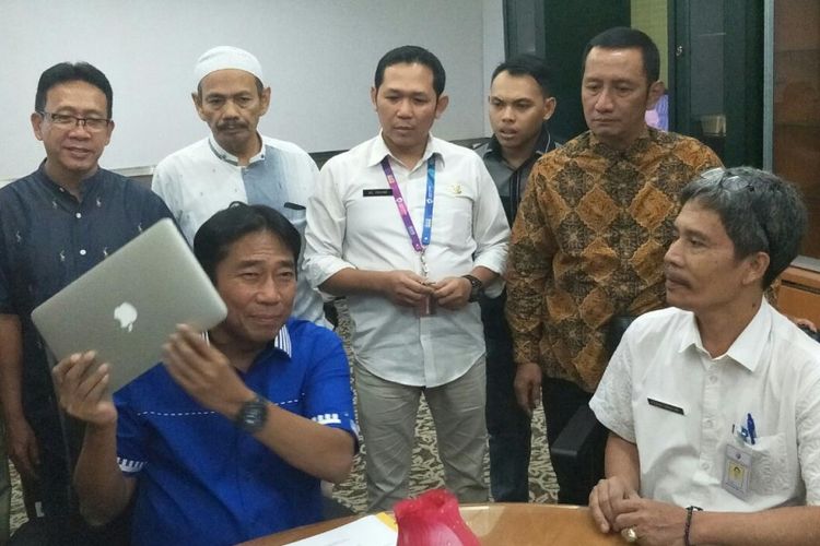 Wakil Ketua non-aktif DPRD DKI Jakarta Abraham Lulung Lunggana mengembalikan semua fasilitas yang dia dapat sebagai anggota DPRD DKI, Jumat (21/9/2018).