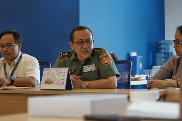 Kepala Pusat Penerangan (Kapuspen) TNI Mayor Jenderal Sisriadi saat mengunjungi Menara Kompas, Palmerah, Jakarta Barat, Selasa (12/2/2019). 