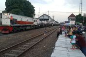 Kebiasaan Unik Nga buburit di Madiun, Nonton Kereta Lewat