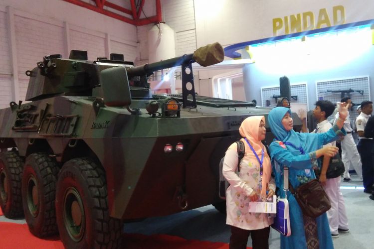 PT Pindad (Persero) pamerkan kendaraan tempur jenis Badak saat acara Habibie Festival 2017 di Jiexpo Kemayoran, Senin (7/8/2017).