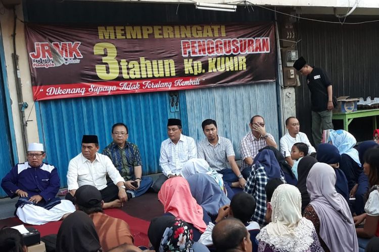 Pemerintah dan perwakilan 33 KK Kampung Kunir, Jakarta Barat hadir memperingati tiga tahun penggusuran wilayahnya pada Selasa (29/5/2018).