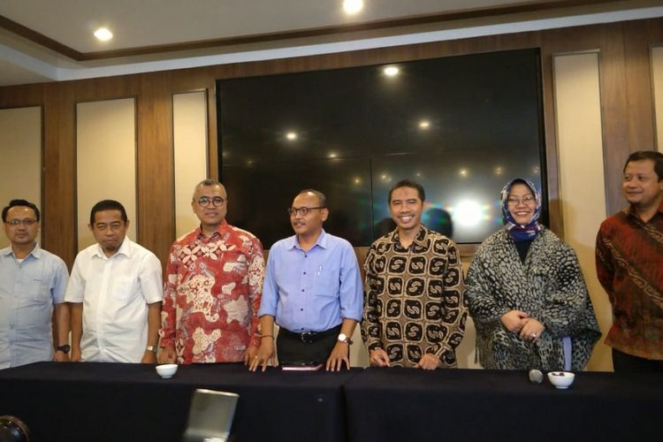 Pimpinan DPD Partai Gerindra DKI Jakarta, DPW Partai Keadilan Sejahtera (PKS) DKI Jakarta, dan tim panelis uji kepatutan dan kelayakan (fit and proper test) calon wakil gubernur DKI saat konferensi pers di Hotel Aryaduta, Jakarta Pusat, Rabu (23/1/2019).