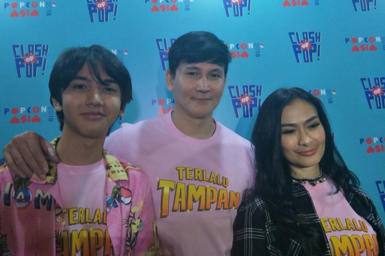 Ari Irham, Marcelino Lefrandt dan Iis Dahlia saat jumpa pers film Terlalu Tampan dalam acara Popcon Asia 2018 di ICE BSD, Tangerang, Sabtu (22/9/2018). 