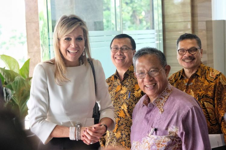 Ratu Maxima dari Kerajaan Belanda sebagai utusan khusus PBB di bidang inklusi keuangan bersama Menteri Koordinator Bidang Perekonomian Darmin Nasution di Kantor Kementerian Koordinator Bidang Perekonomian, Selasa (13/2/2018).