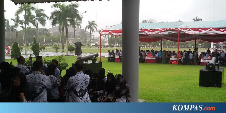 Peserta Upacara Hari Pendidikan Nasional Bubar karena Hujan dan Badai